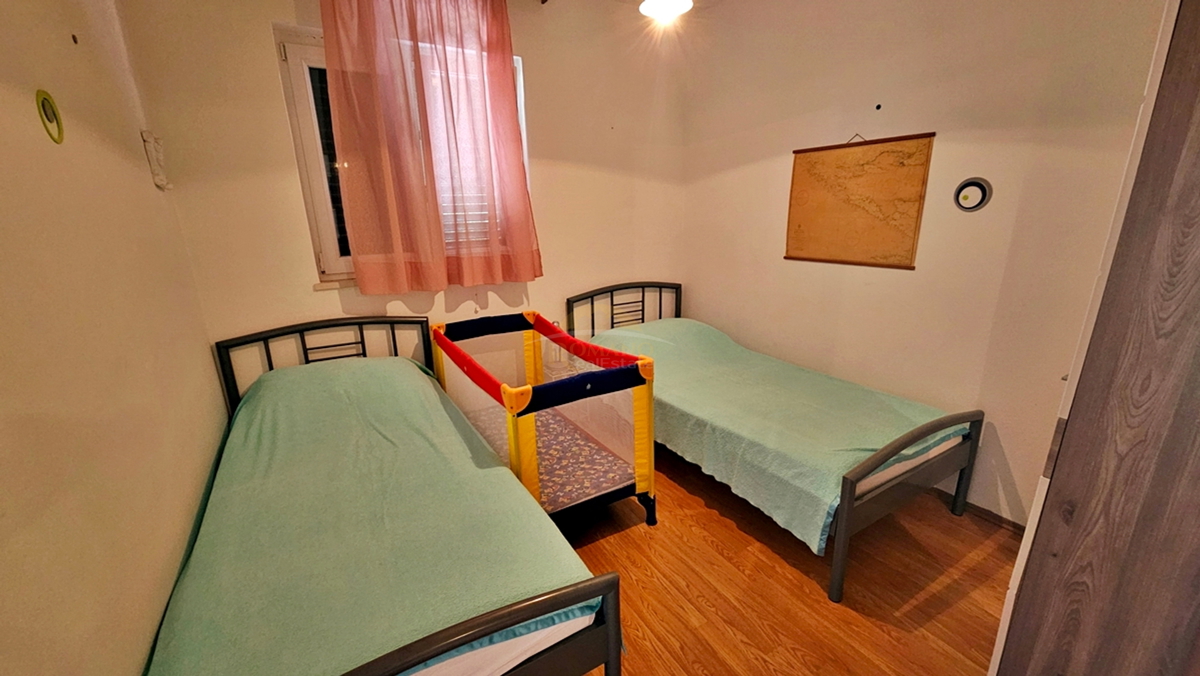 Casa indipendente a Okrug Donji/Čiovo in posizione eccezionale, seconda fila dal mare